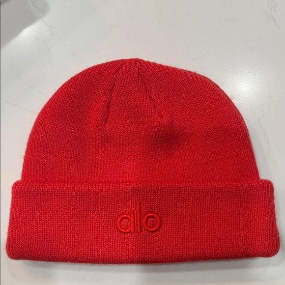 ALO YOGA | ✨NEW✨ Notable Beanie in Bright Red - Picture 4 of 6